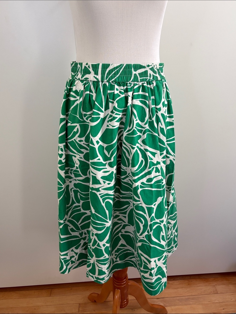Banana Republic Green and White Floral Print Midi Skirt Vintage Vibe M